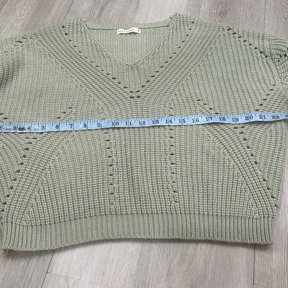 Moon And Madison Light Seafoam Green Cropped V Neck Sweater Medium - Picture 5 of 6